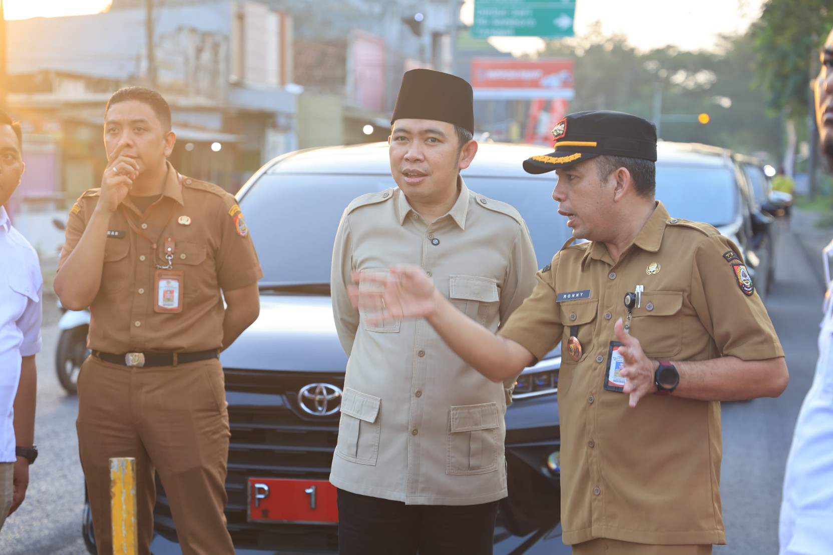 Gus Fawait Tinjau Perbaikan Jalan Provinsi di Kencong